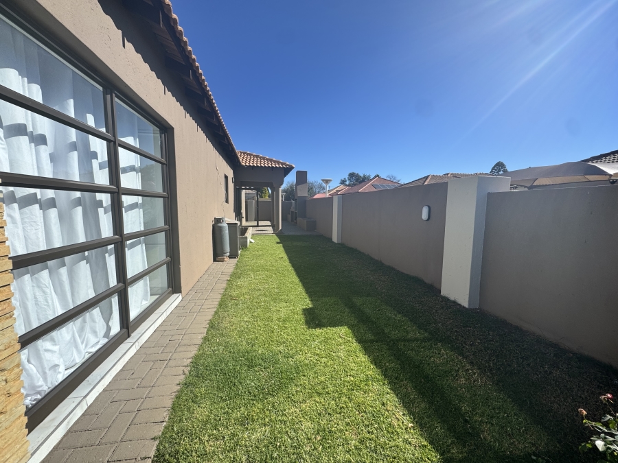 To Let 3 Bedroom Property for Rent in Wilkoppies North West